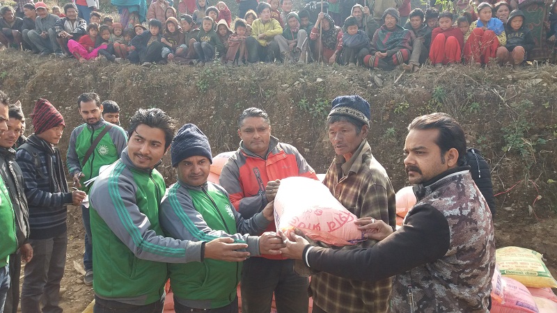 ८० घर चेपाङलाई खाद्यान्न र लत्ताकपडा सहयोग